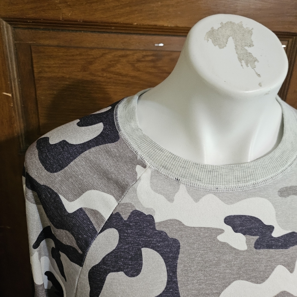 Gray Camo Lightweight Sweatshirt Size L - Picture 4 of 9